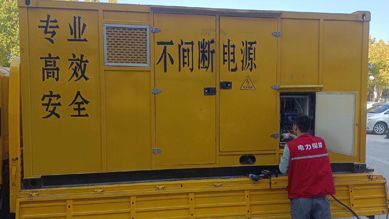 伍家岗柴油发电机组和UPS电源配合使用时，如何避免切换过程中的电力中断？